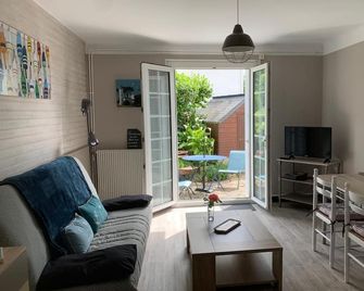 Bright apartment in country house 100 m from port - Larmor-Baden - Living room