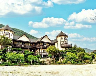 Muju Cherish Pension - Muju - Building