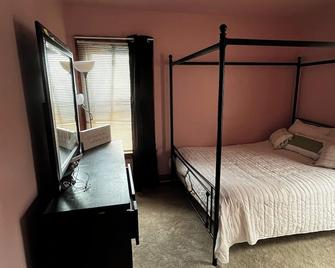 Cozy 1-bedroom apartment with WiFi, AC in charming Niagara Falls - Chutes du Niagara - Chambre