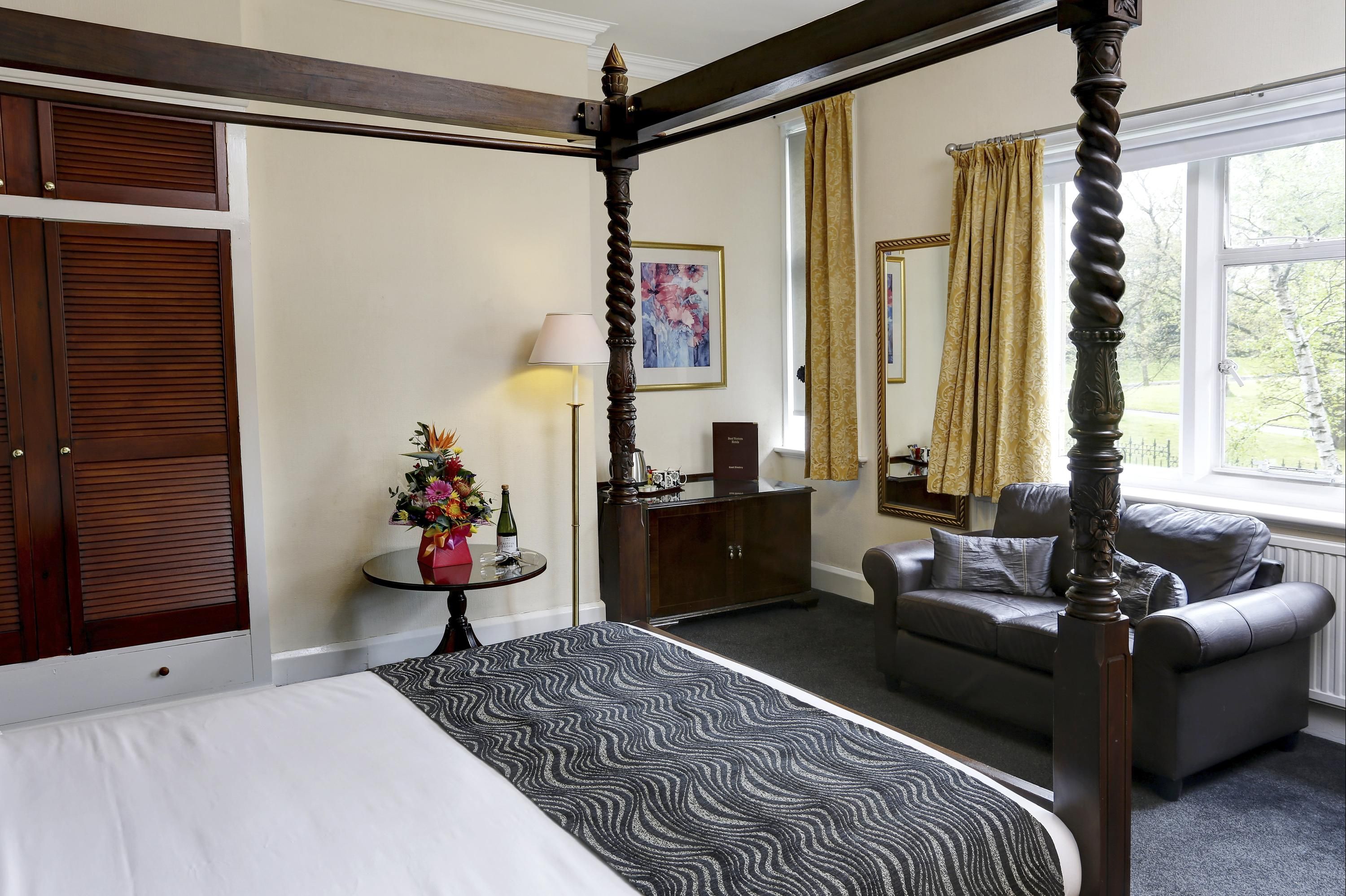 Broadfield Park Hotel