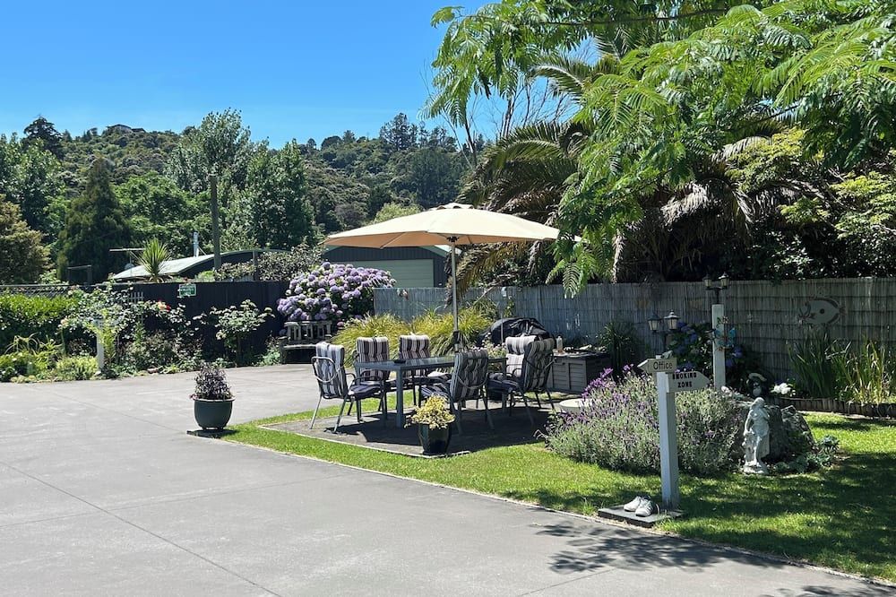 كوروماندل كورت موتيل - كورومانديل - شرفة مرصوفة