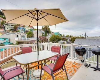 Tropical Island Escape w/ Deck, Walk to Avalon Bay - Avalon - Balcon