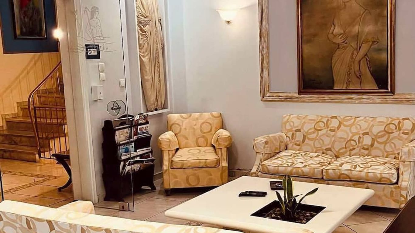 Triton Hotel Piraeus