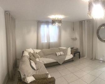 Cocooning Room - Mountain View - 5 Min To Jarry - Baie Mahault - Sala de estar