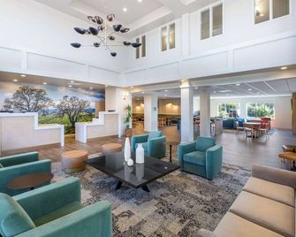 La Quinta Inn & Suites by Wyndham Paso Robles - Paso Robles - Lobby