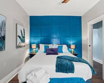 The Luxe/Hot Tub/12min to Horse Park/30 Min to Ark - Georgetown - Bedroom