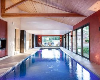 Le Cottage Du Parc - Cleppé - Piscina