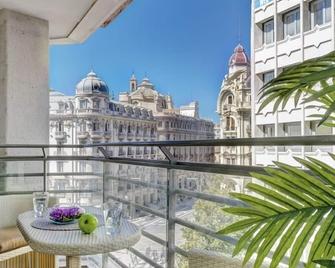Apartment in city center. Isabel la Catolica III - Granada - Balcón