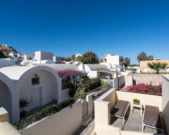 Plethora Homes - Kamari - Balcon