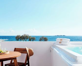 Dream on Plaka - Naxos - Balcony