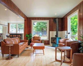 The Historic Schoolhouse Inn - Trinidad - Lounge