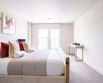 Stunning 2ba, 2br Apt, Desirable Chigwell Chcl F6 - Chigwell - Bedroom