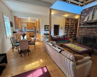 Sand Cove House - Prospect Harbor - Living room