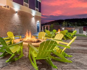 Home2 Suites by Hilton Harrisonburg University - Harrisonburg - Innenhof