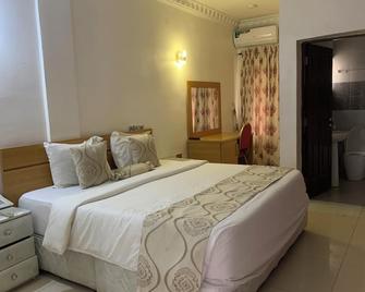 Roses Regency Hotel And Suites - Abuja - Bedroom