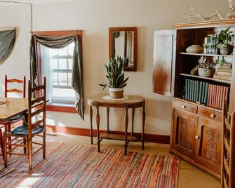 Experience Beautiful Pioneer Home In Nauvoo! - Nauvoo