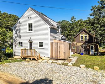 Welcome to 'Suzy's Place' Best Location! Walk Everywhere. Newly built in 2024. - Oak Bluffs - Budynek