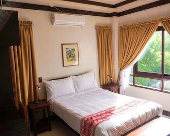 Veranda Suites and Restaurant - Paoay - Bedroom