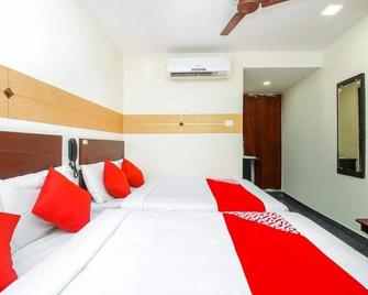 Hotel Boopathi - Madurai - Bedroom