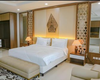 Uns Tower Hotel - Surakarta City - Bedroom