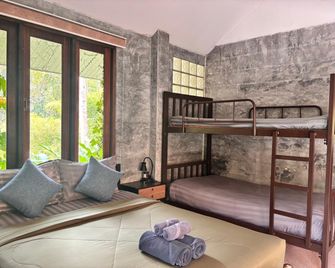 Bannaimong Treehouse - Mueang Ranong - Bedroom