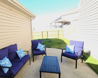 1 King Bed + 1 Queen Bed + 2 Full Bathrooms Kitchen + Laundry Room + Patio - Owensboro - Balkon