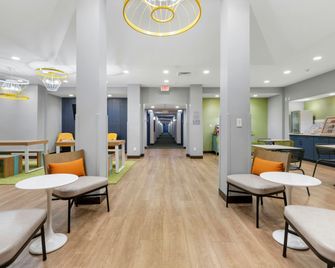 Spark by Hilton Abingdon I-81 near Fairgrounds - Abingdon - Lobby