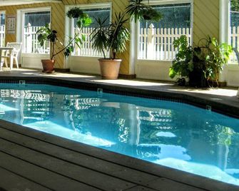 Family Style Mountain Condo 5 Minutes to North Conway! Amenities! - Intervale - Pool