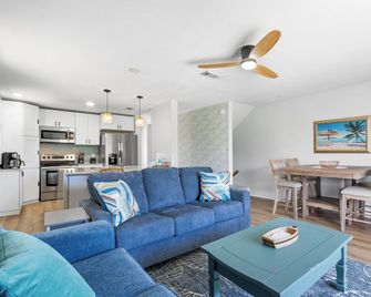 Perdido Beach Bungalow - Pensacola - Wohnzimmer