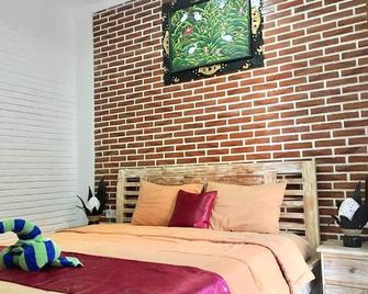Mikuk Homestay Canggu - Denpasar - Bedroom