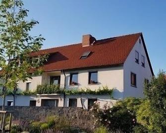 Dachgeschossappartement \'Dream\' für 2 Personen mit seperatem Wohnzimmer und Schlafzimmer - Sommerach - Gebäude