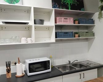 Large Self-Serviced Apartment, Opposite from Nature Reserve - Carina - Cocina