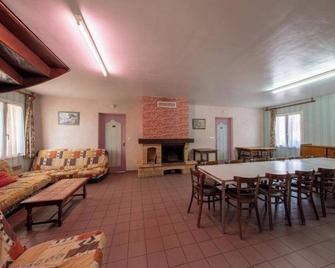 Maison spacieuse à Nevoy avec jardin de 200 m², idéal pour groupes ! - Gien - Dining room