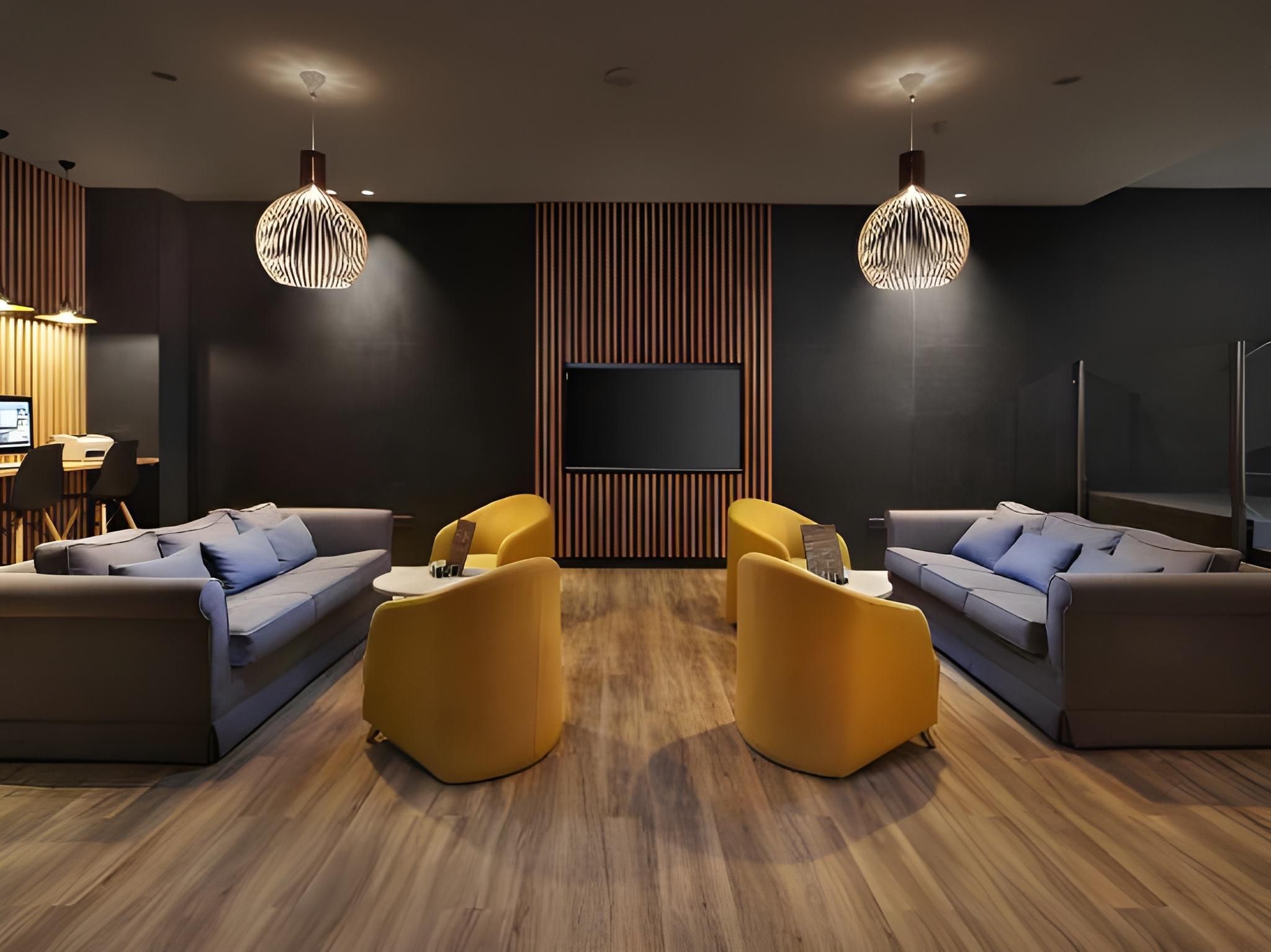 هوتل آيتش سيسي تابير