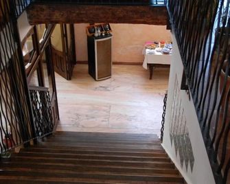 Hotel Rural Tres Mentiras - Aldeanueva del Camino - Escaleras