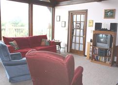 The Mountain View Chalet - Richmondville - Living room