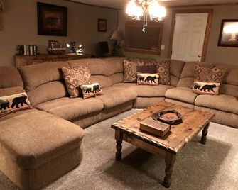 Rustic Family Cabin with a Luxurious Hot Tub in Ruidoso, New Mexico - Ruidoso - Lounge