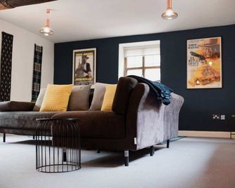 Grade II Listed Flint Cottage Sleeps 4 - Norwich - Living room
