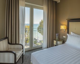 Villa Rosa Hotel Desenzano - Desenzano del Garda - Bedroom