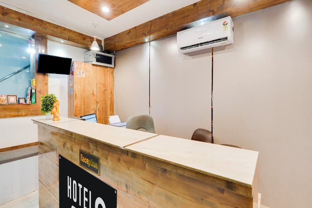 OYO Flagship 39786 Oxy Royal Residency - Ranchi - Front desk