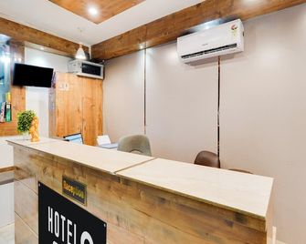 OYO Flagship 39786 Oxy Royal Residency - Ranchi - Front desk