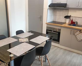 F1 en duplex coquelicot - Lamalou-les-Bains - Salle à manger