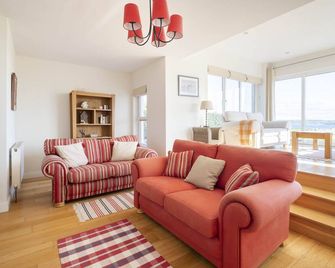 Cliff Lodge - Best views in Liscannor! - County Clare - 客廳