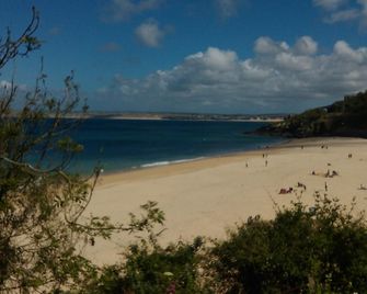 The Wellington Hotel - Penzance - Beach