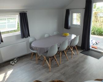 Beautiful Beach Lodge At The Julianahoeve Campsite 300 Meters From The Beach - Renesse - Essbereich