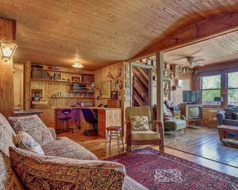 ' The Fish Camp' - cozy waterfront getaway - Sneads Ferry - Sala de estar