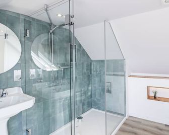 Ailsa Shores - Girvan - Bathroom
