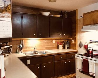 Four Seasons of Fun at this Cozy Cabin in Charming, Family-friendly Lake City - Lake City - Kitchen