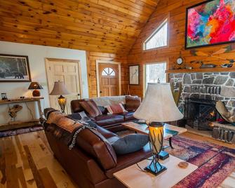 Luxury Lodge Near Raystown Lake - Alexandria - Living room
