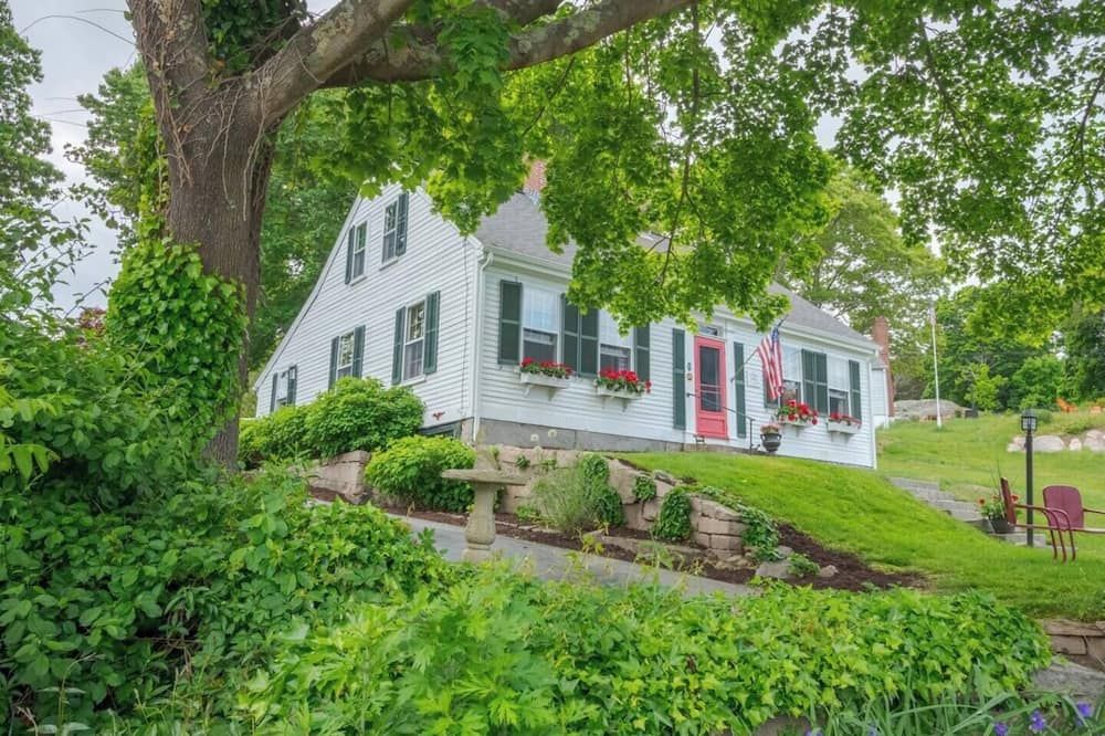 Historic 1810 Captain Burrows Home~ A Nautical New England Inspiration! - Mystic - Building